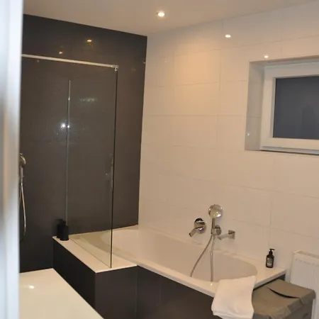 Executive Etage Mit Fernblick, Kamin Und Garten *