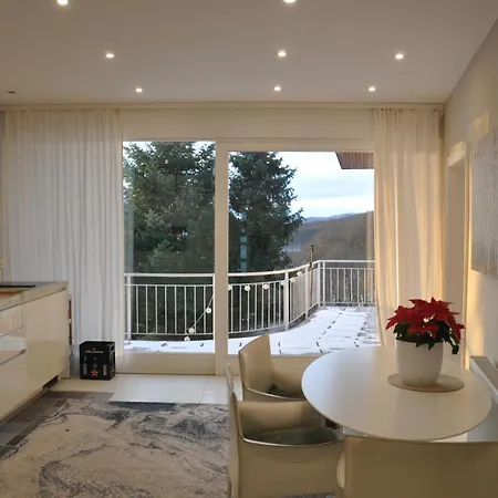 Executive Etage Mit Fernblick, Kamin Und Garten